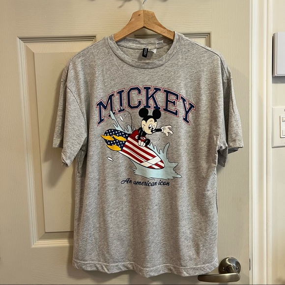 3/$35 or 4/$45 H&M Mickey Graphic Oversized Tee - Picture 2 of 4